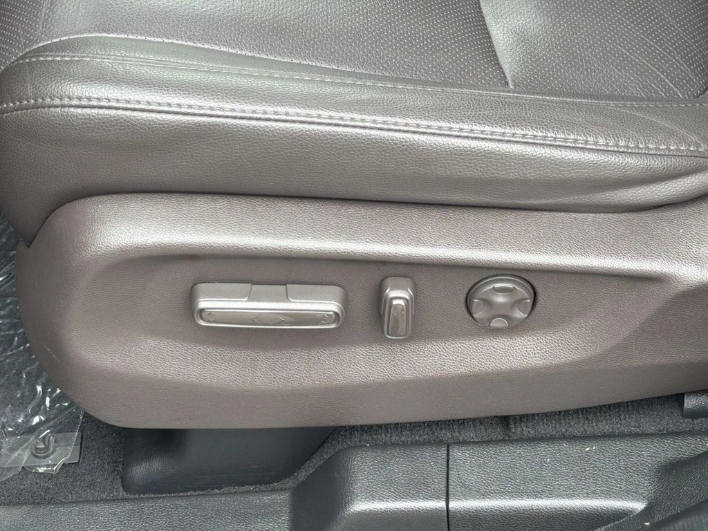 Used 2019 Pacific Pewter Metallic Honda Elite image 24