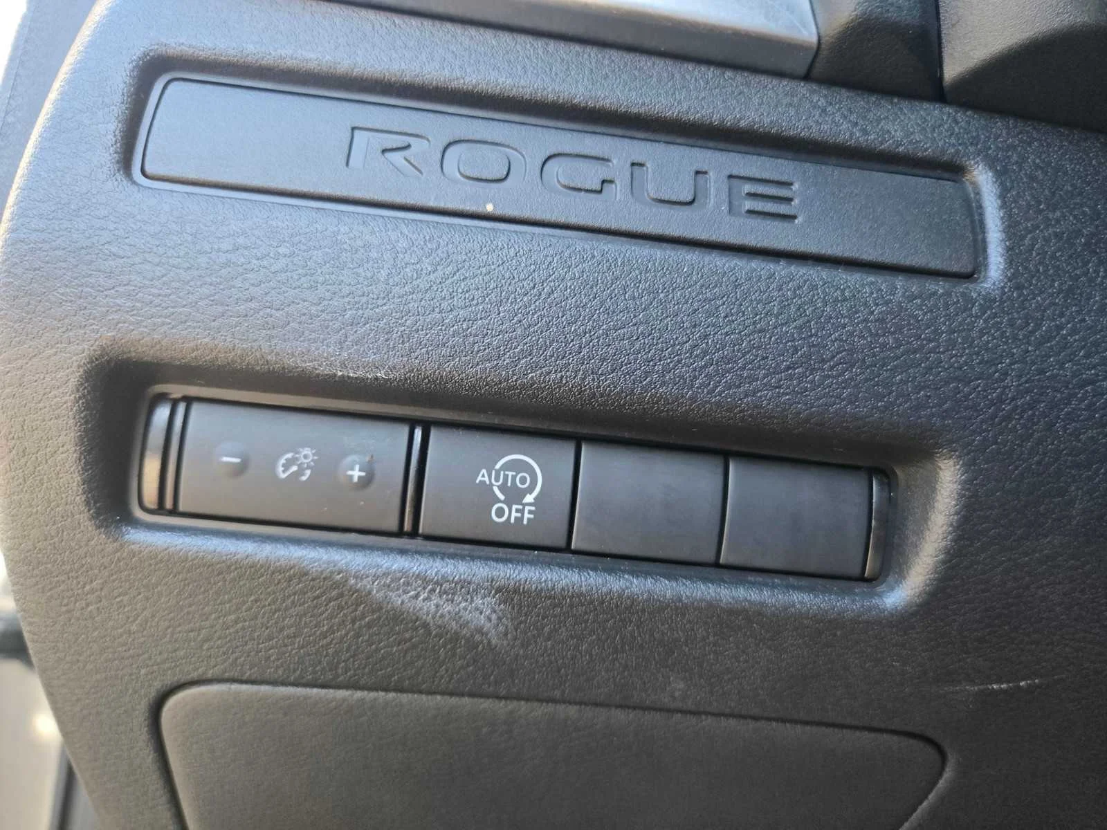 Used 2024  Nissan S image 30