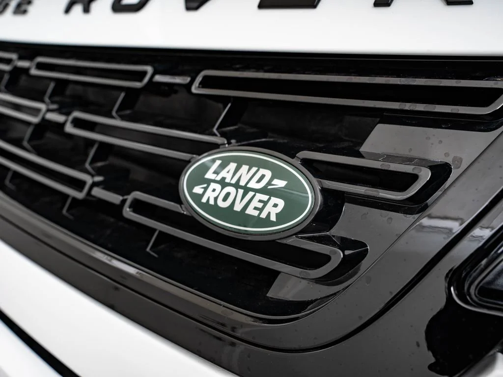 New 2026 Fuji White Land Rover Dynamic image 3