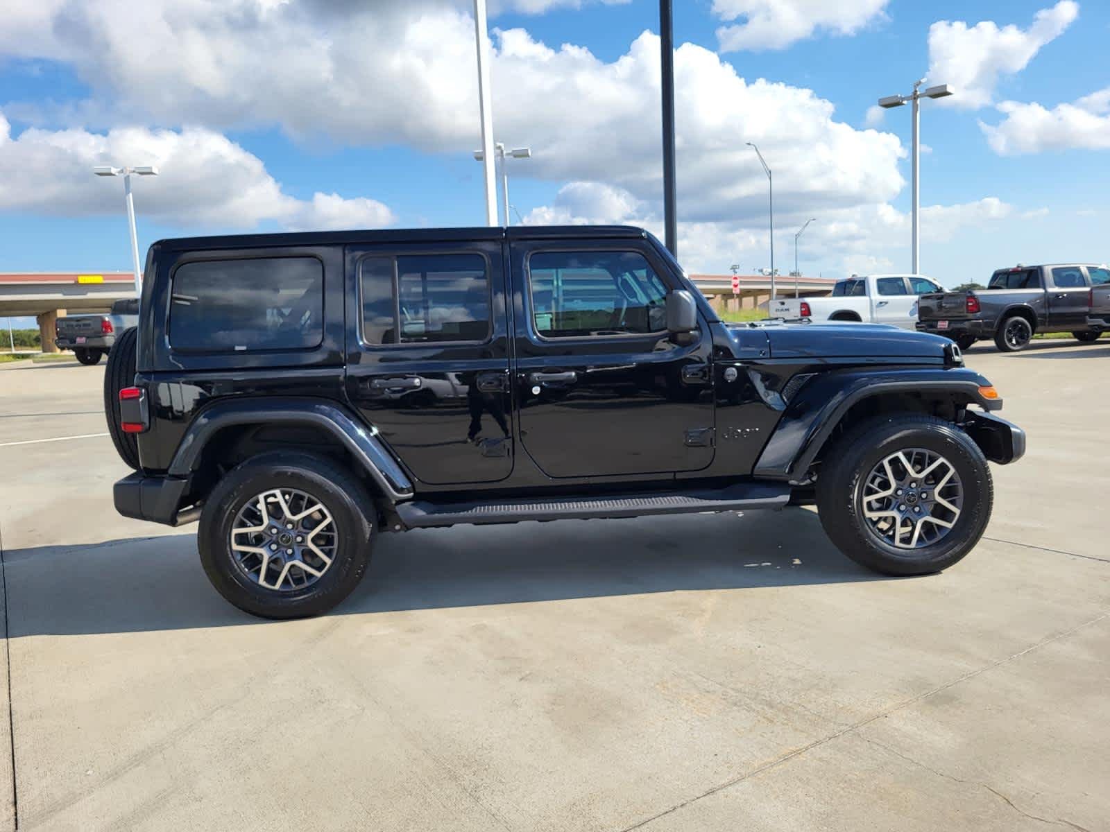 2025 Jeep Wrangler 4-Door Sahara - Photo 6