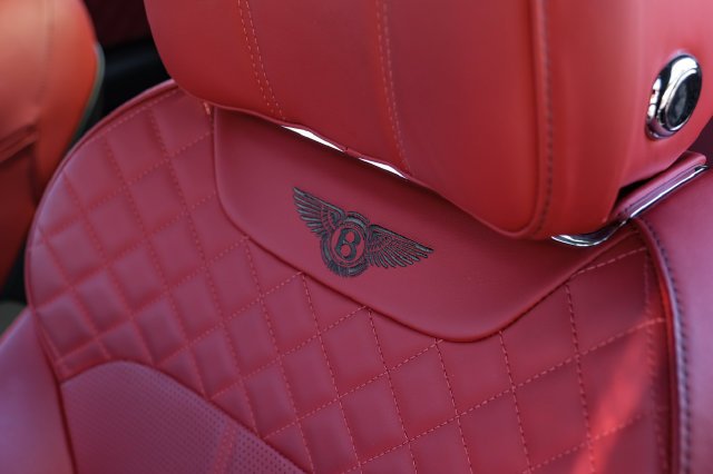 Used 2019 Black Crystal over Cricket Ball Bentley V8 image 47