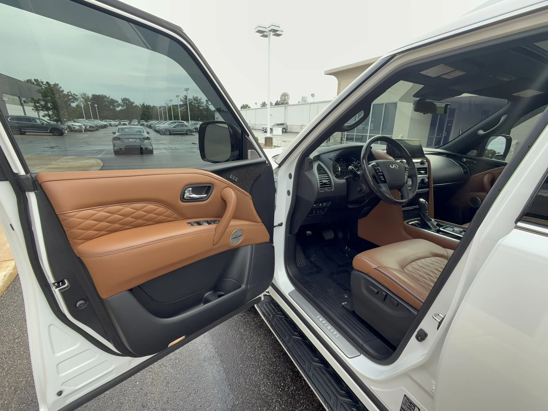 Used 2023 Moonstone White INFINITI Sensory image 7