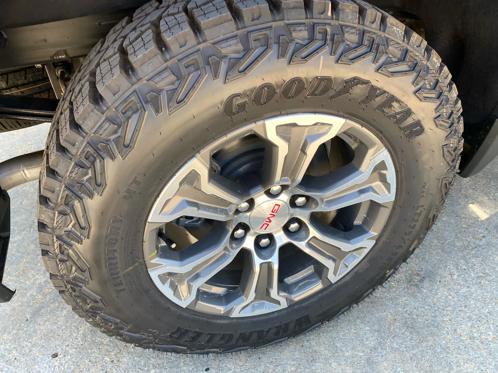 New 2026 Onyx Black GMC Pro image 26