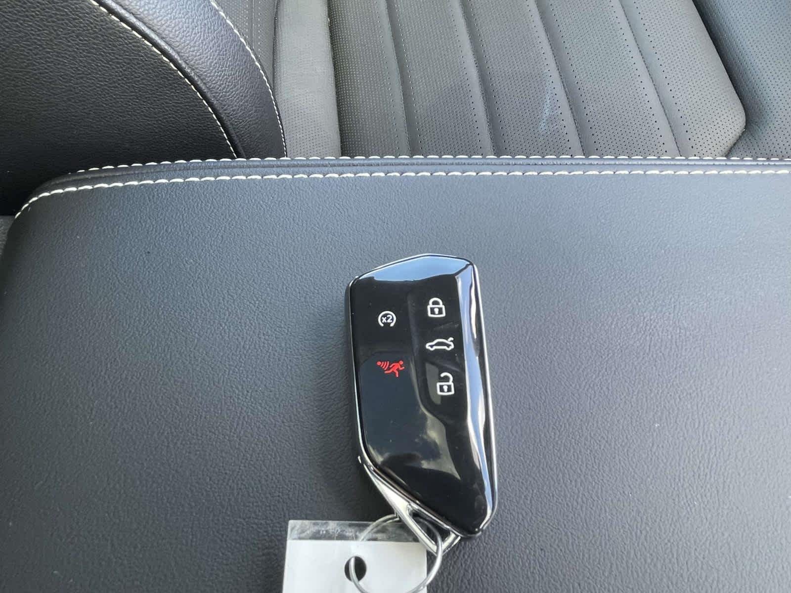 New 2026 Pure Gray Volkswagen 2.0T SEL image 4