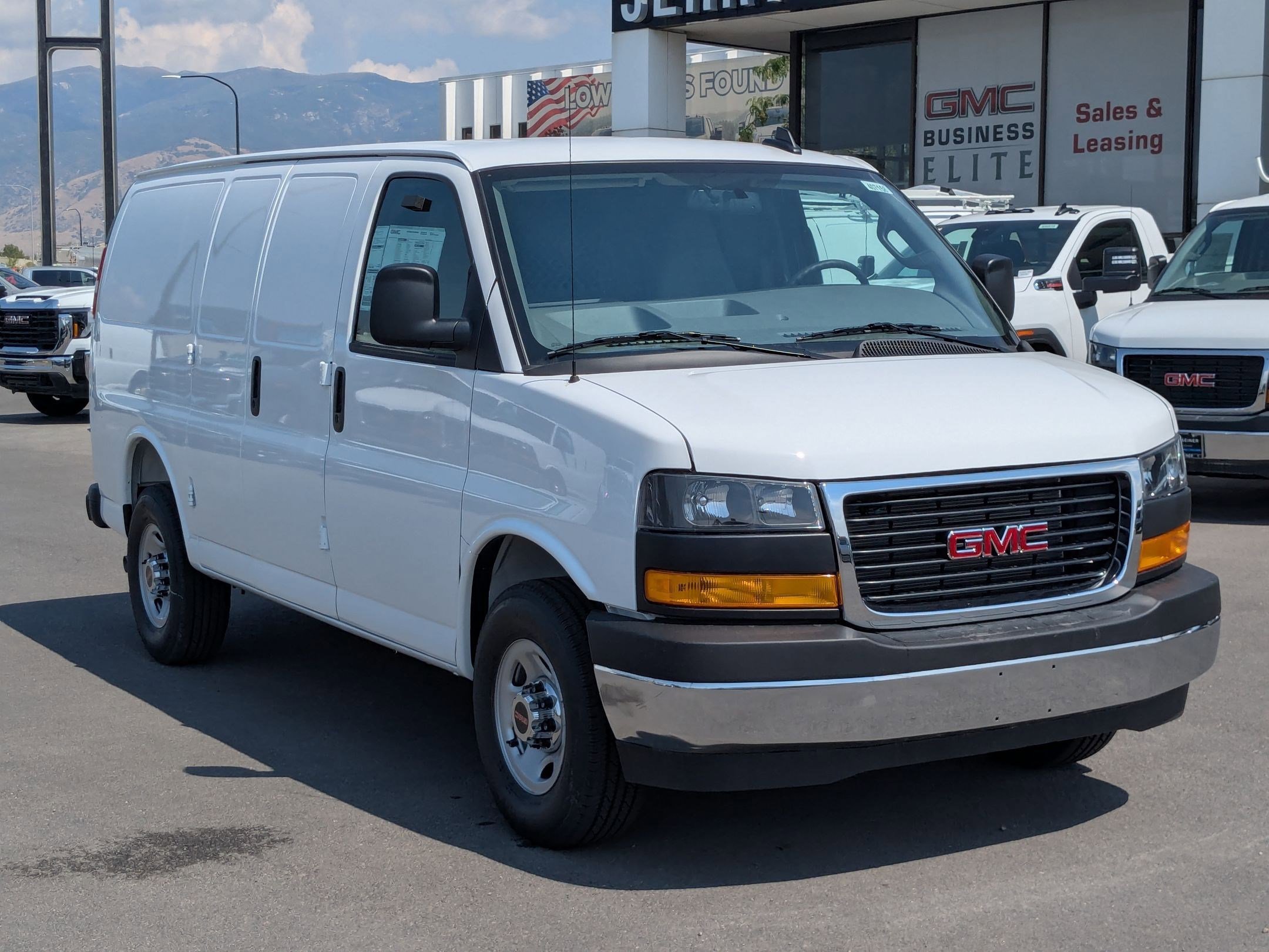2025 GMC Savana Cargo Work Van - Photo 7
