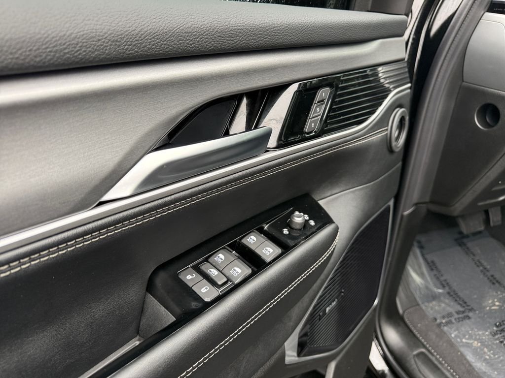 New 2026 High Gloss Black Exterior Paint Jeep Limited Reserve image 11