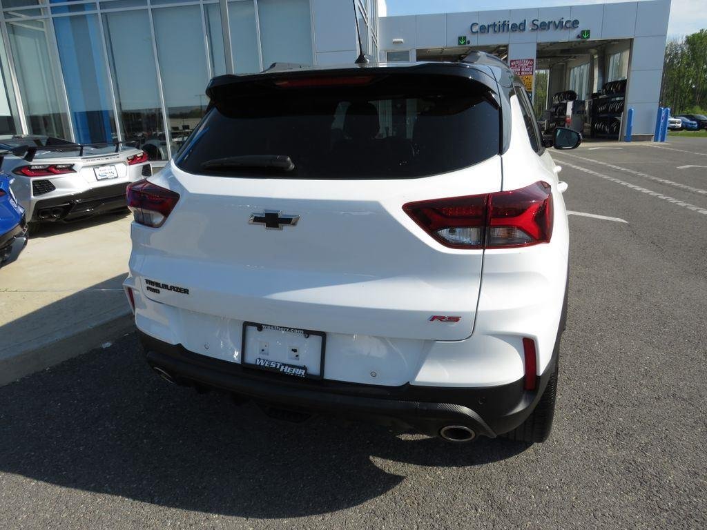 Used 2022 Summit White Chevrolet RS image 9