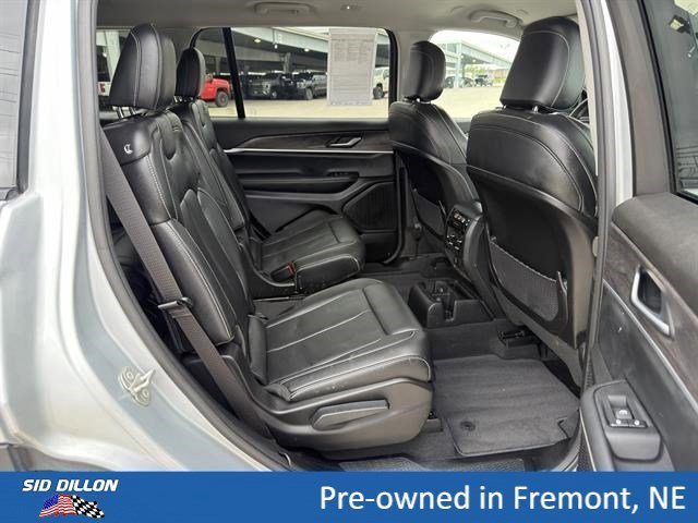 Used 2023 Silver Jeep Limited 4x4 image 16