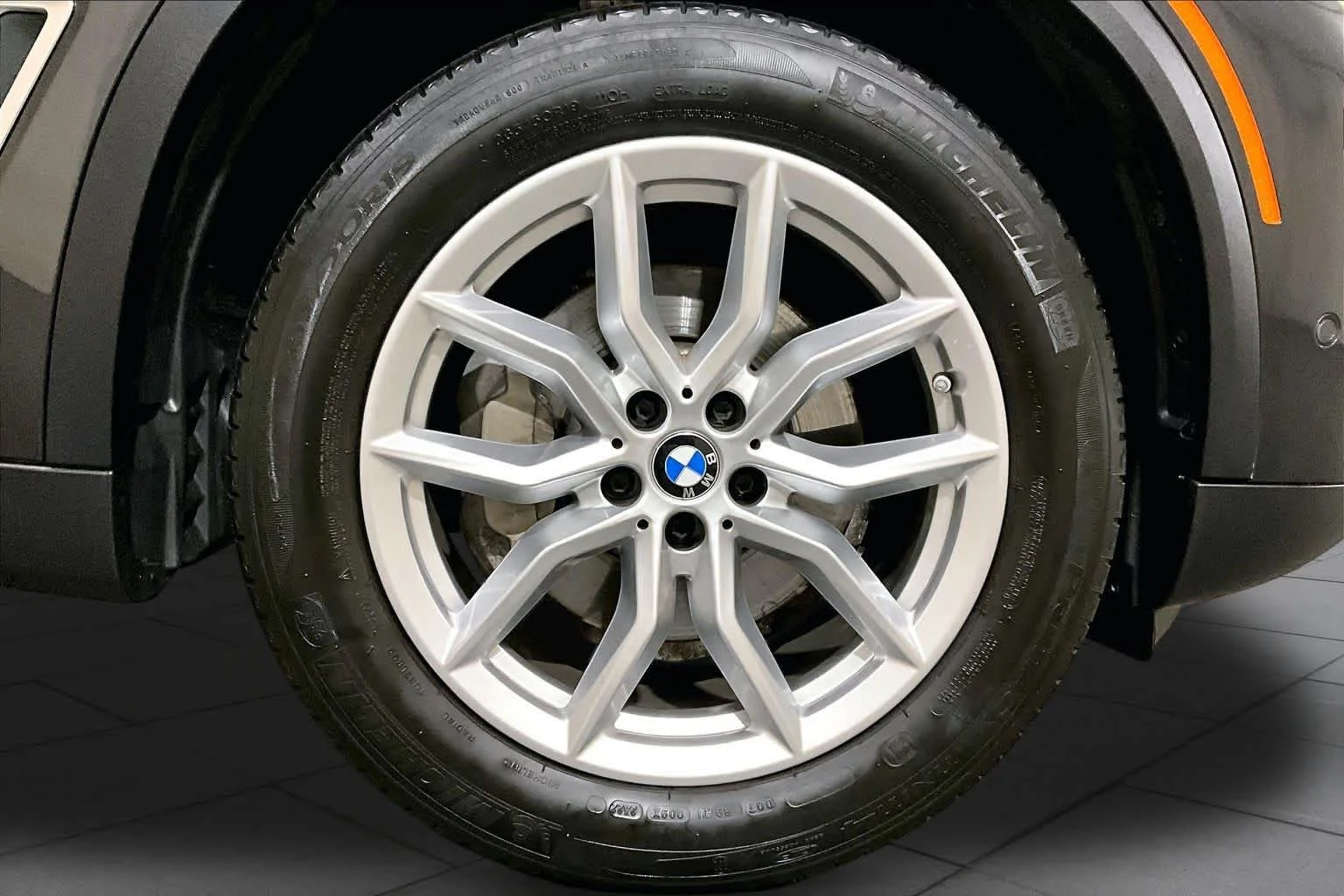 Used 2023 Dark Graphite Metallic BMW xDrive40i image 10