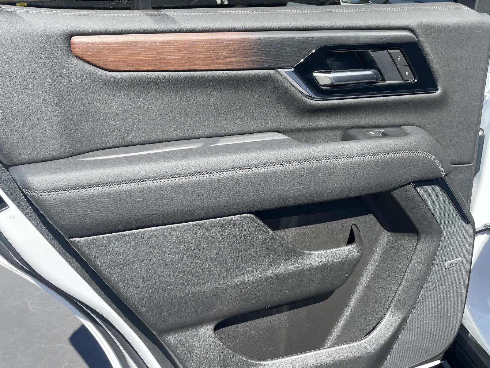 2026 GMC Yukon Denali - Photo 23