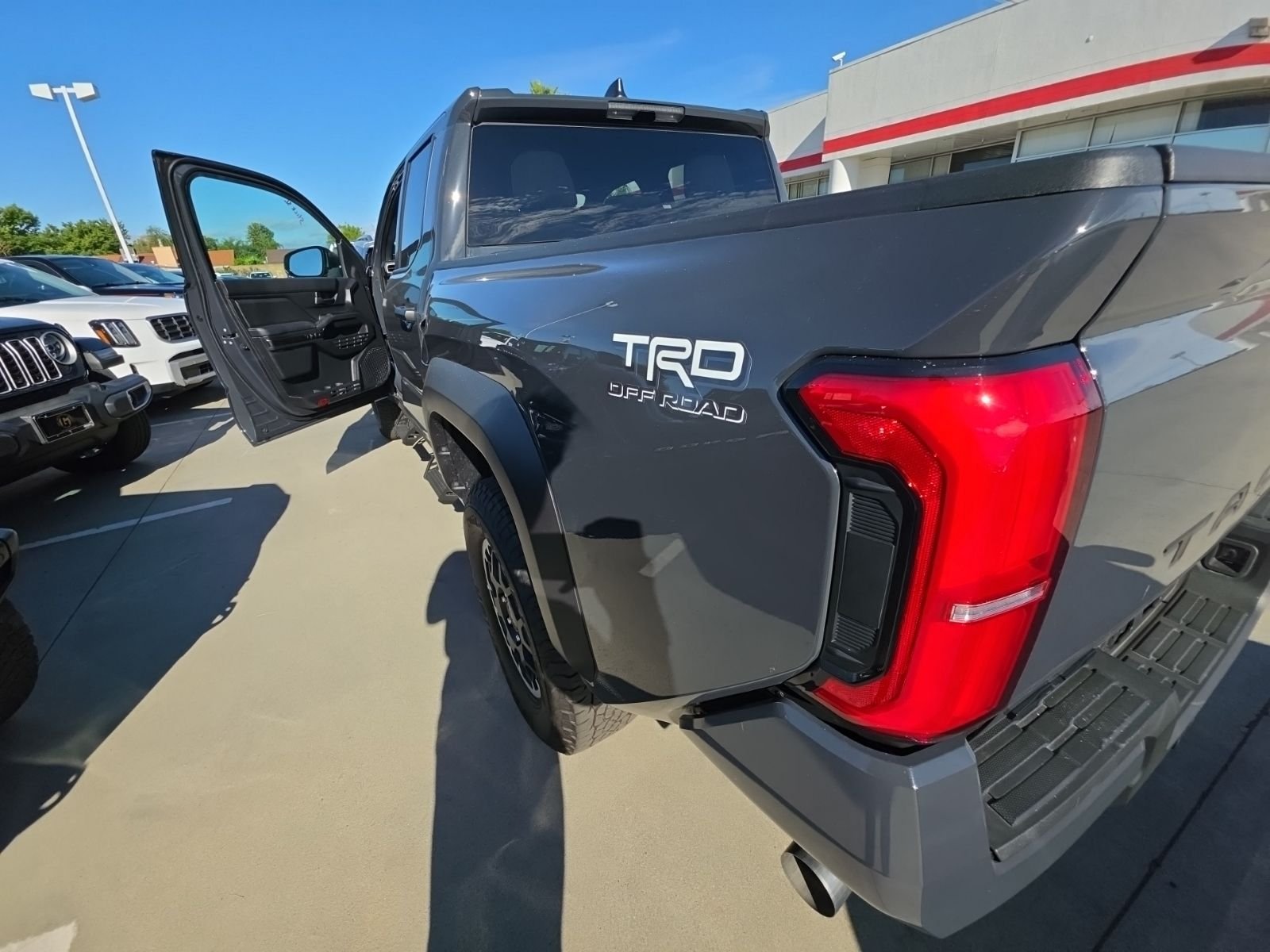 2025 Toyota Tacoma TRD Off-Road photo 5