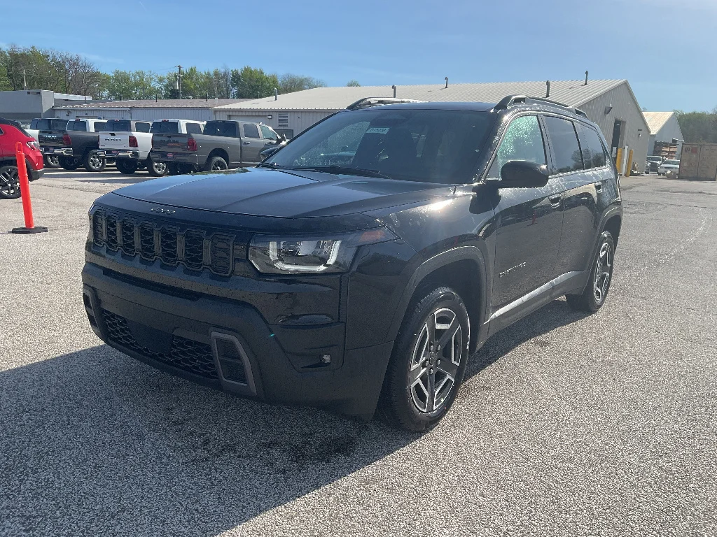 New 2026 Diamond Black Crystal Pearl-Coat Exterior Paint Jeep Laredo 4x4 image 3