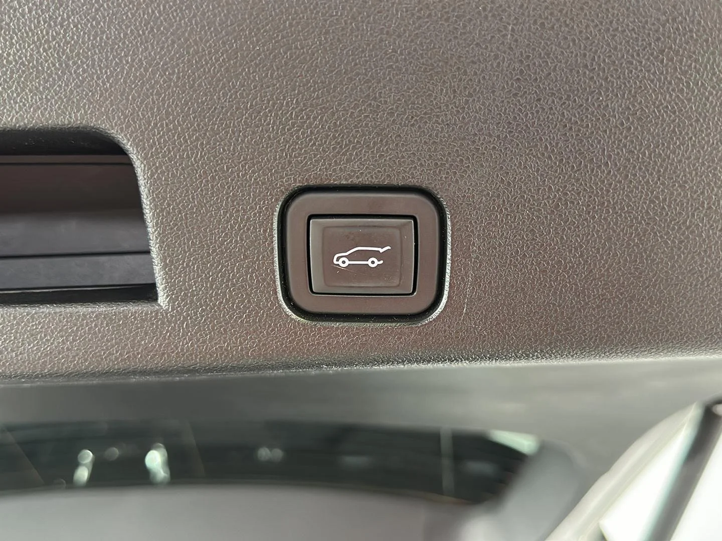 Used 2024 Summit White Chevrolet AWD Z71 image 12