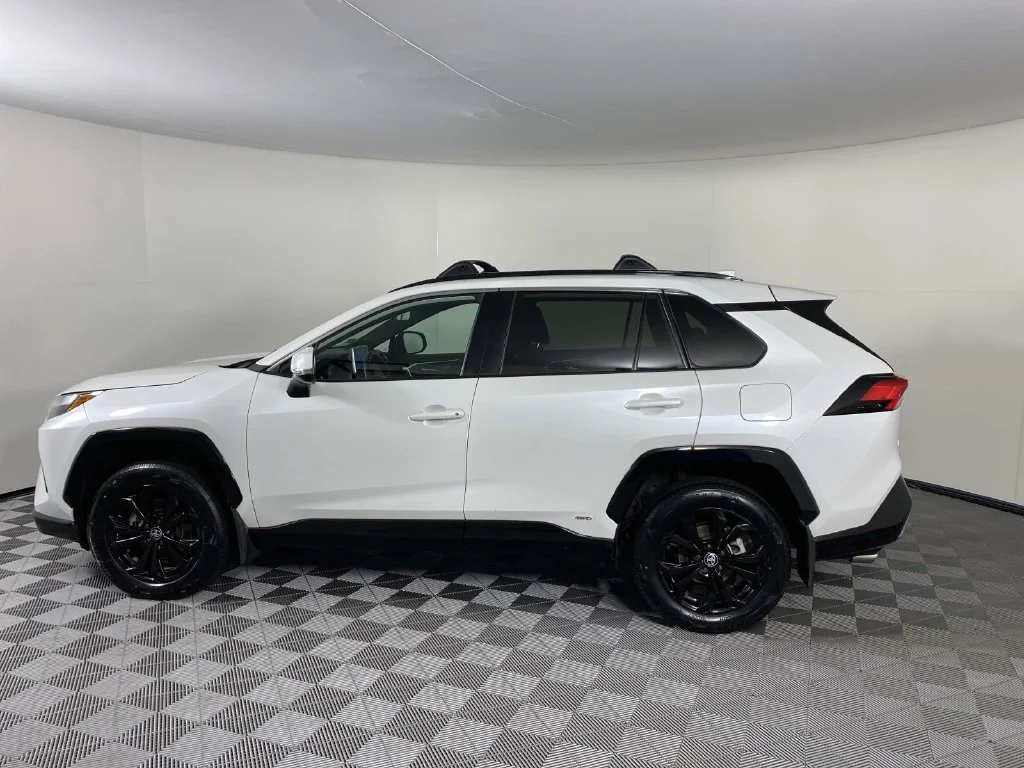 Used 2024 Pearl Toyota SE image 5