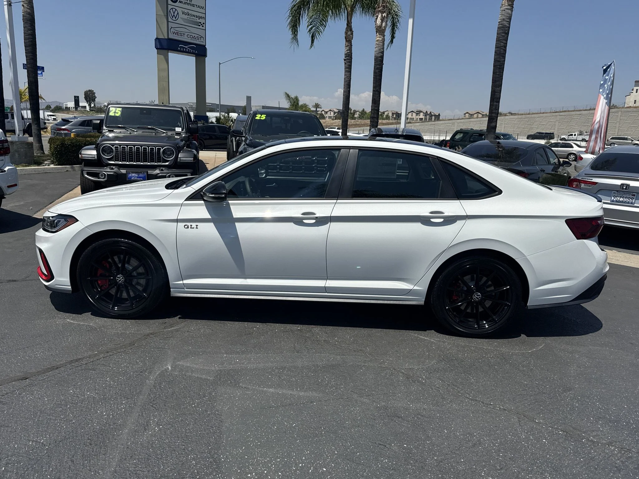 New 2026 Pure White w/Deep Black Roof Volkswagen Autobahn image 5