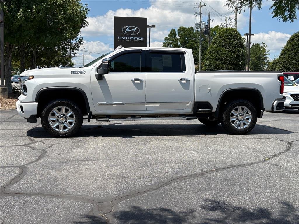 Used 2025 Summit White Chevrolet High Country image 3