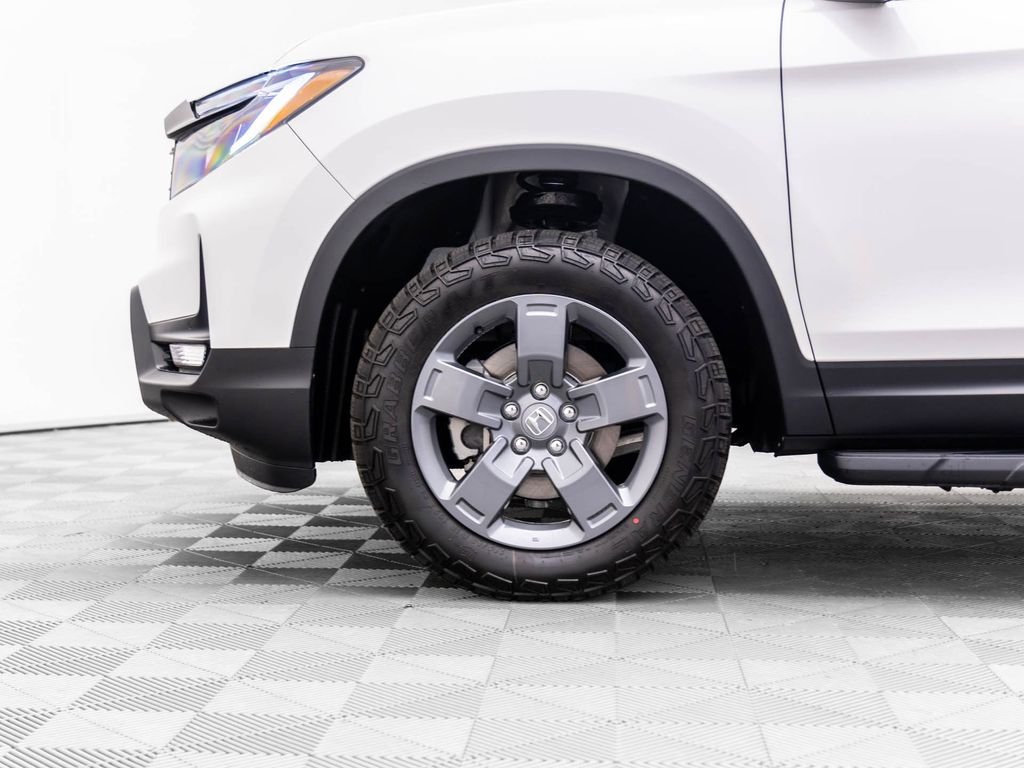 Certified Used 2025 Platinum White Pearl Honda AWD TRAILSPORT image 38