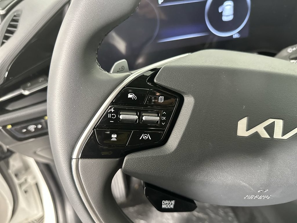 New 2026 Snow White Pearl Kia WIND image 6