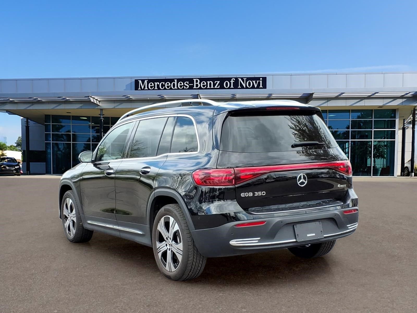 Certified Used 2025  Mercedes-Benz 350 image 3