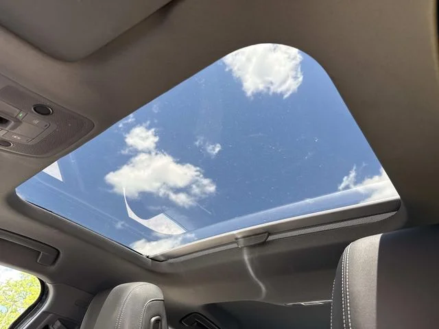 Used 2023  Audi 40 Premium image 4