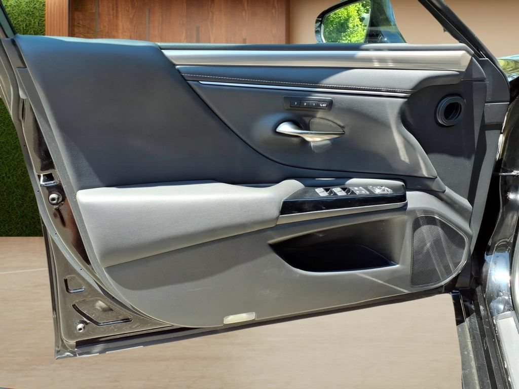 Used 2023 Black Lexus F SPORT Handling image 19