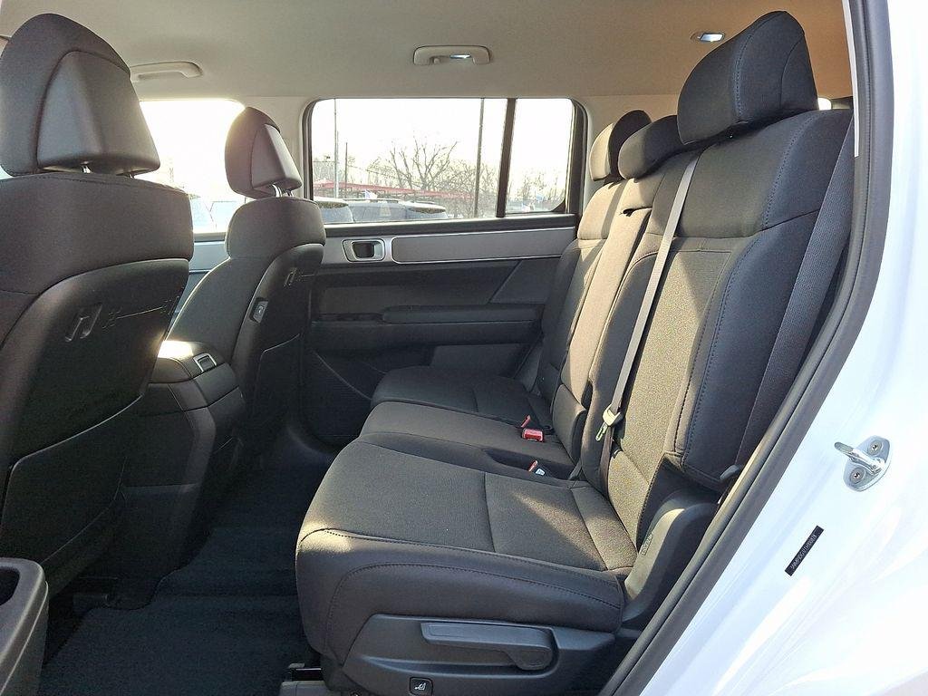 New 2026 Serenity White Hyundai SE image 5
