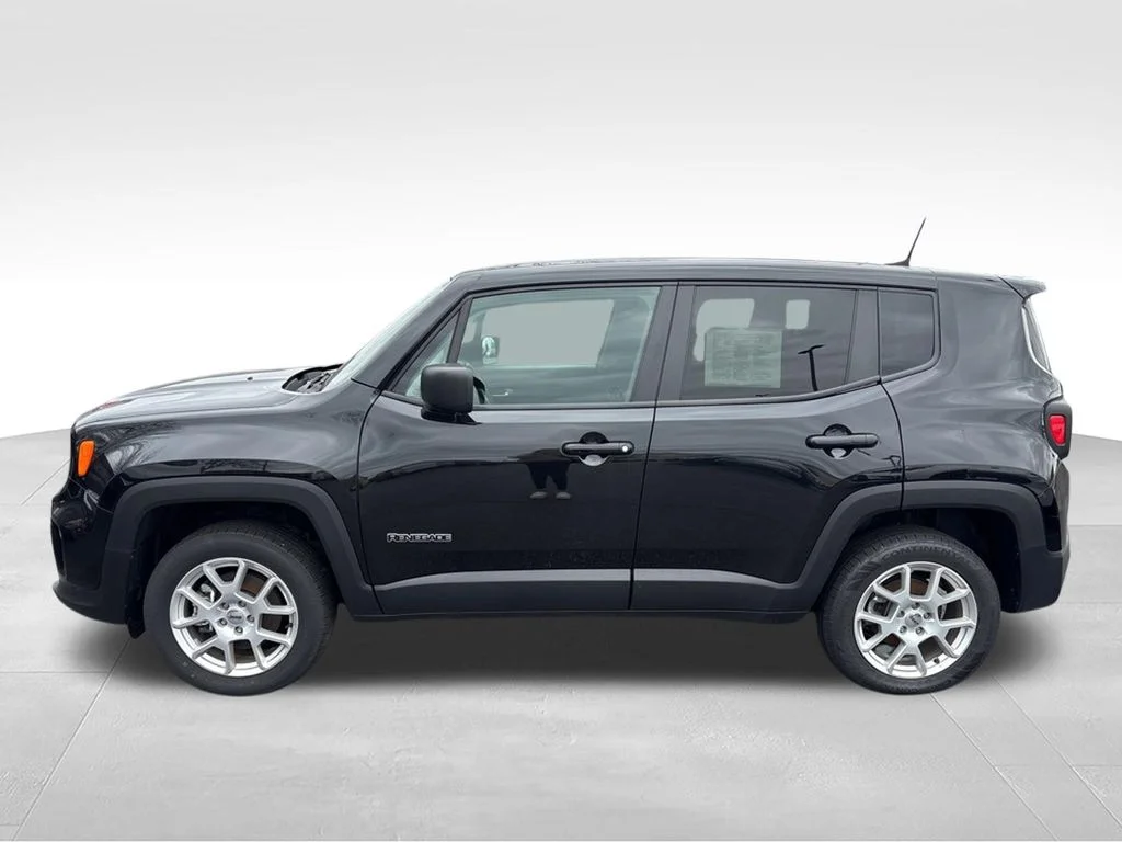 Used 2023 Black Clearcoat Jeep Latitude image 3