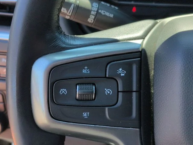 Used 2022 White Chevrolet Z71 image 19