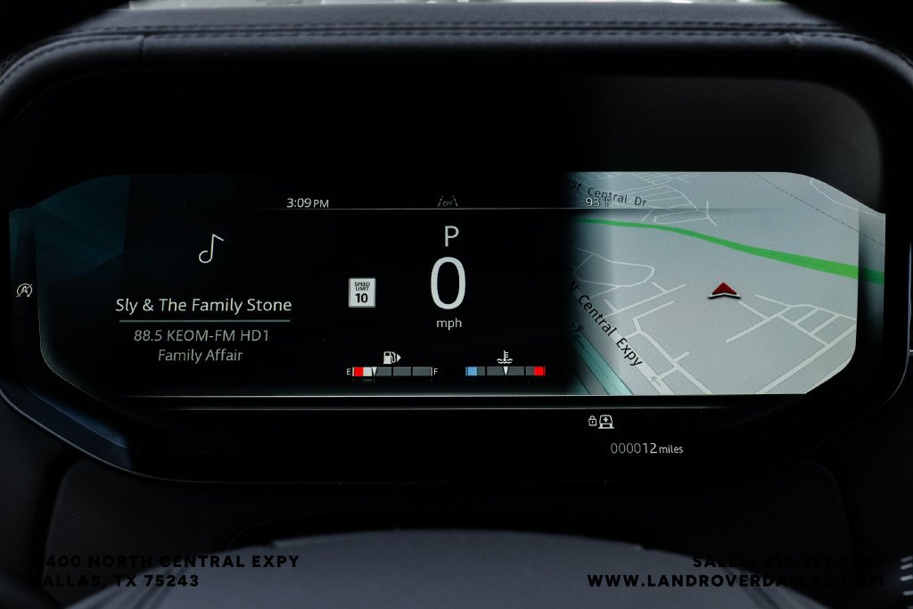 New 2027 Santorini Black Metallic Land Rover SE image 22