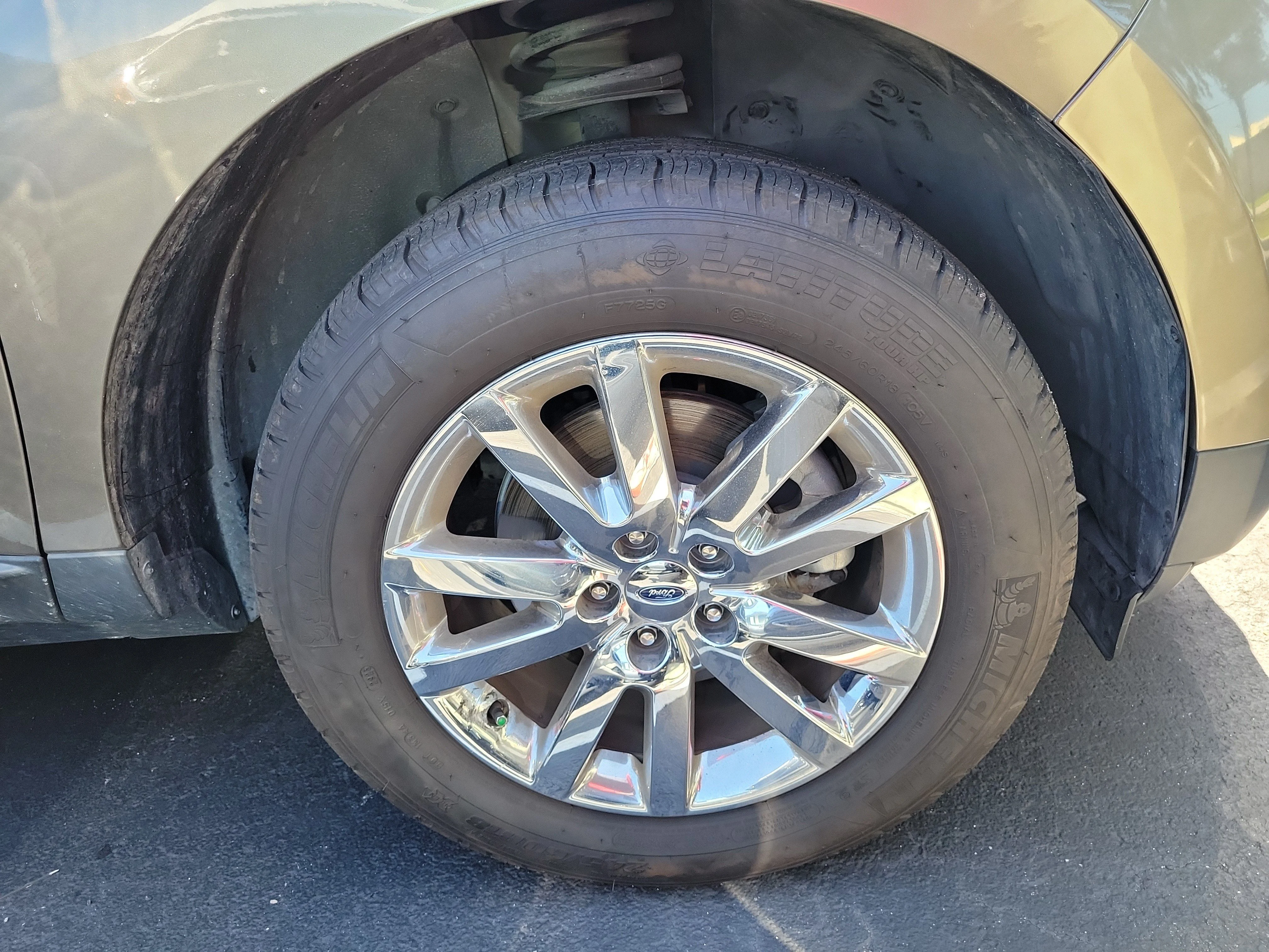Used 2014 Gray Ford SEL image 2