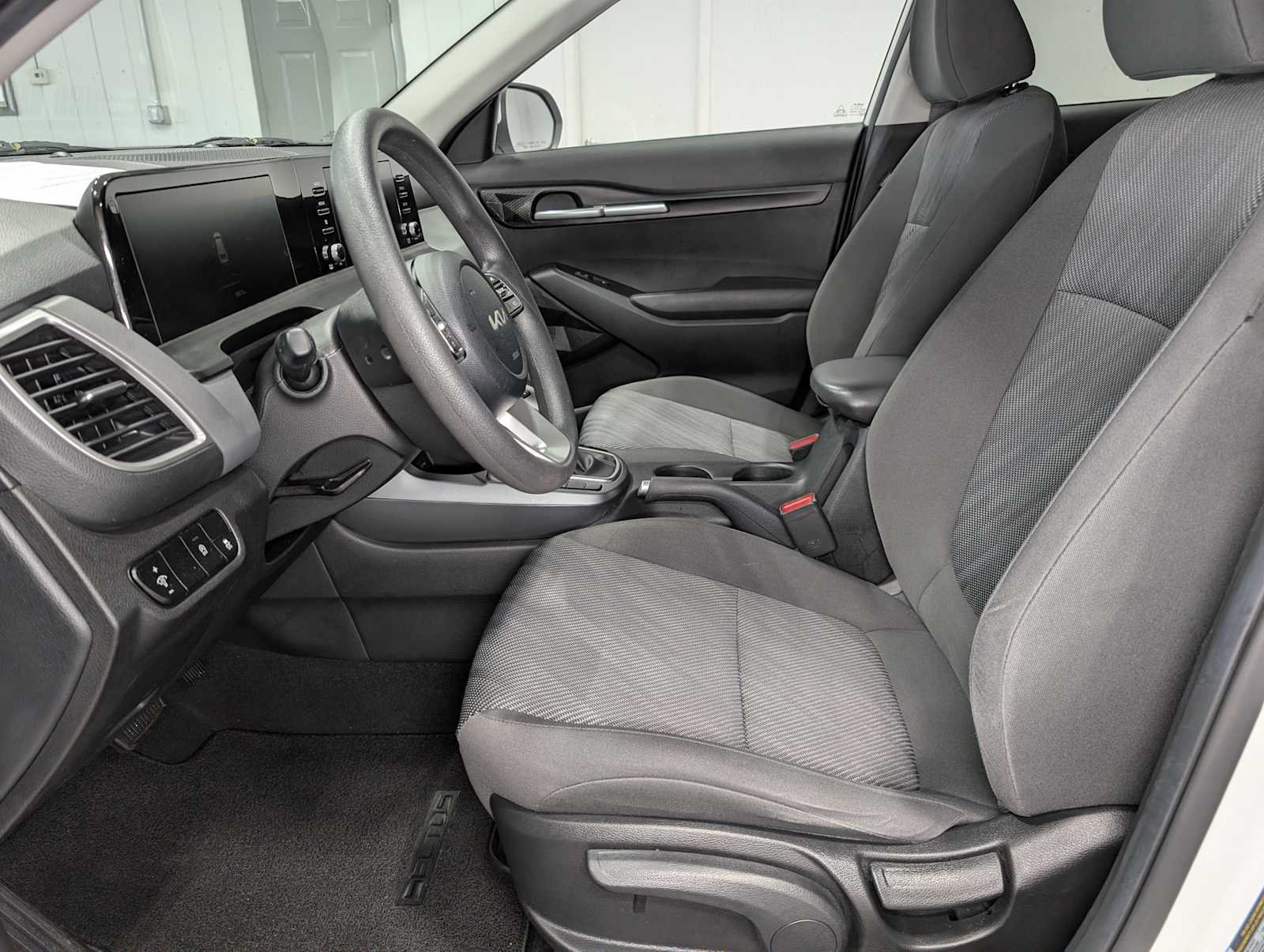 Used 2024 Snow White Pearl Kia LX image 4