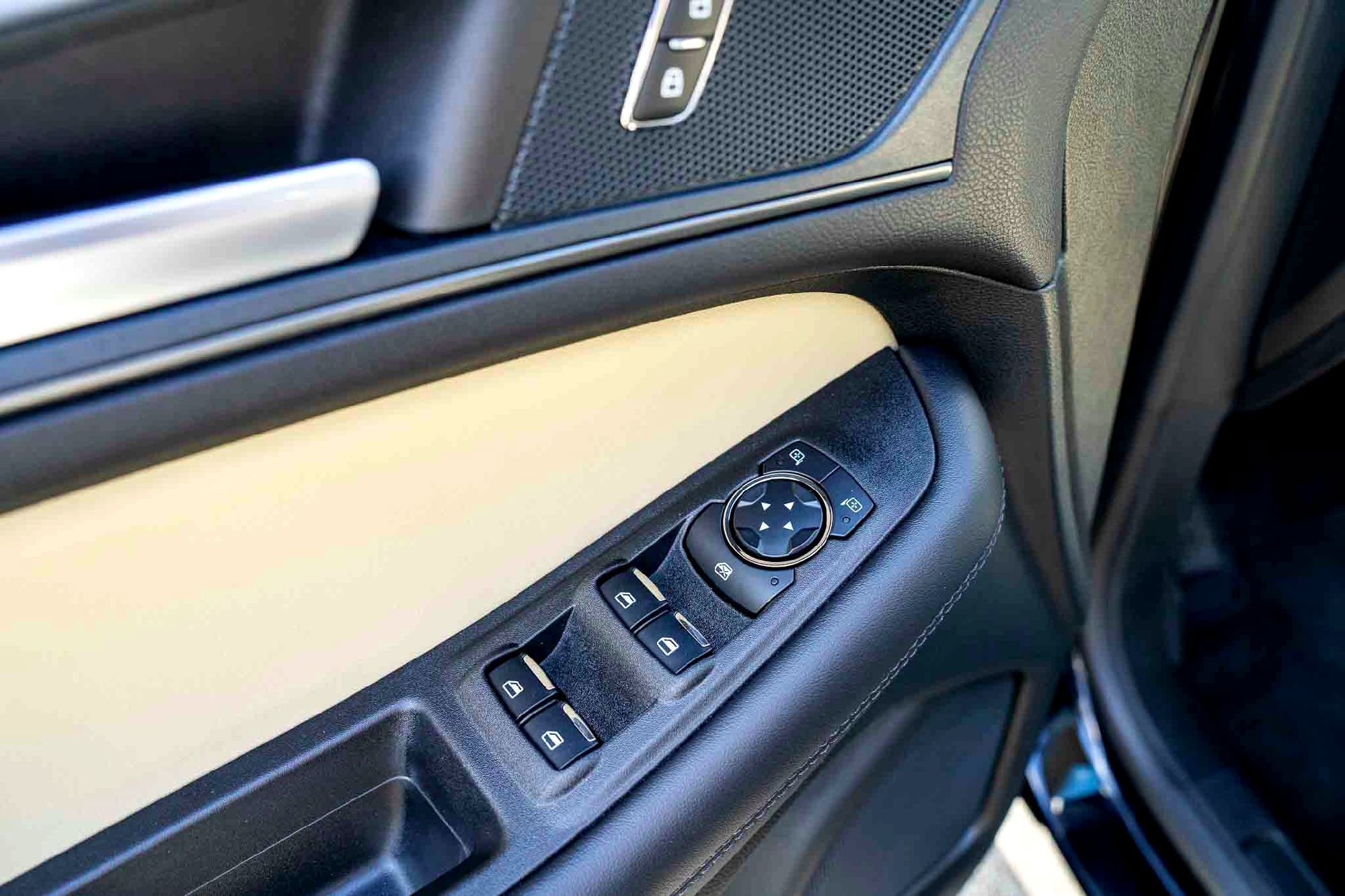 New 2024 Agate Black Metallic Ford SE image 13