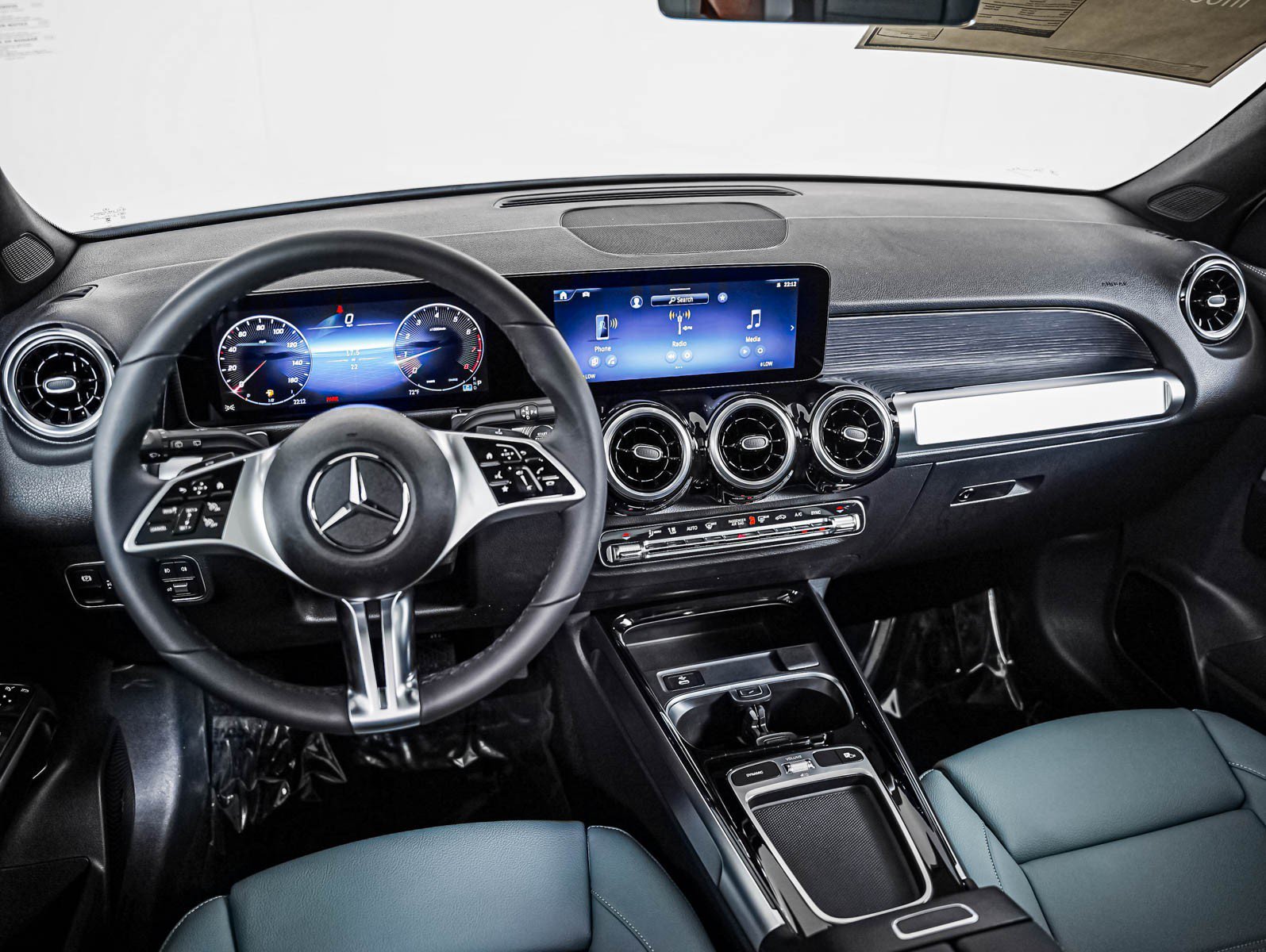 New 2026 Polar White Mercedes-Benz GLB 250 image 14