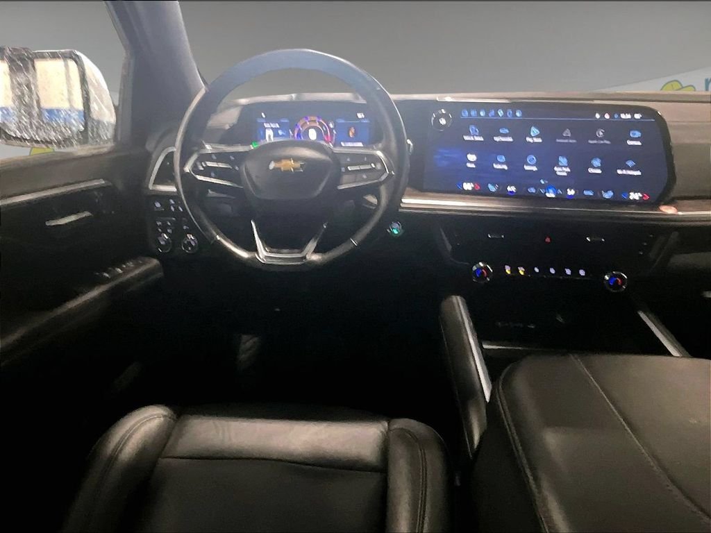 Used 2025 White Chevrolet LT image 18