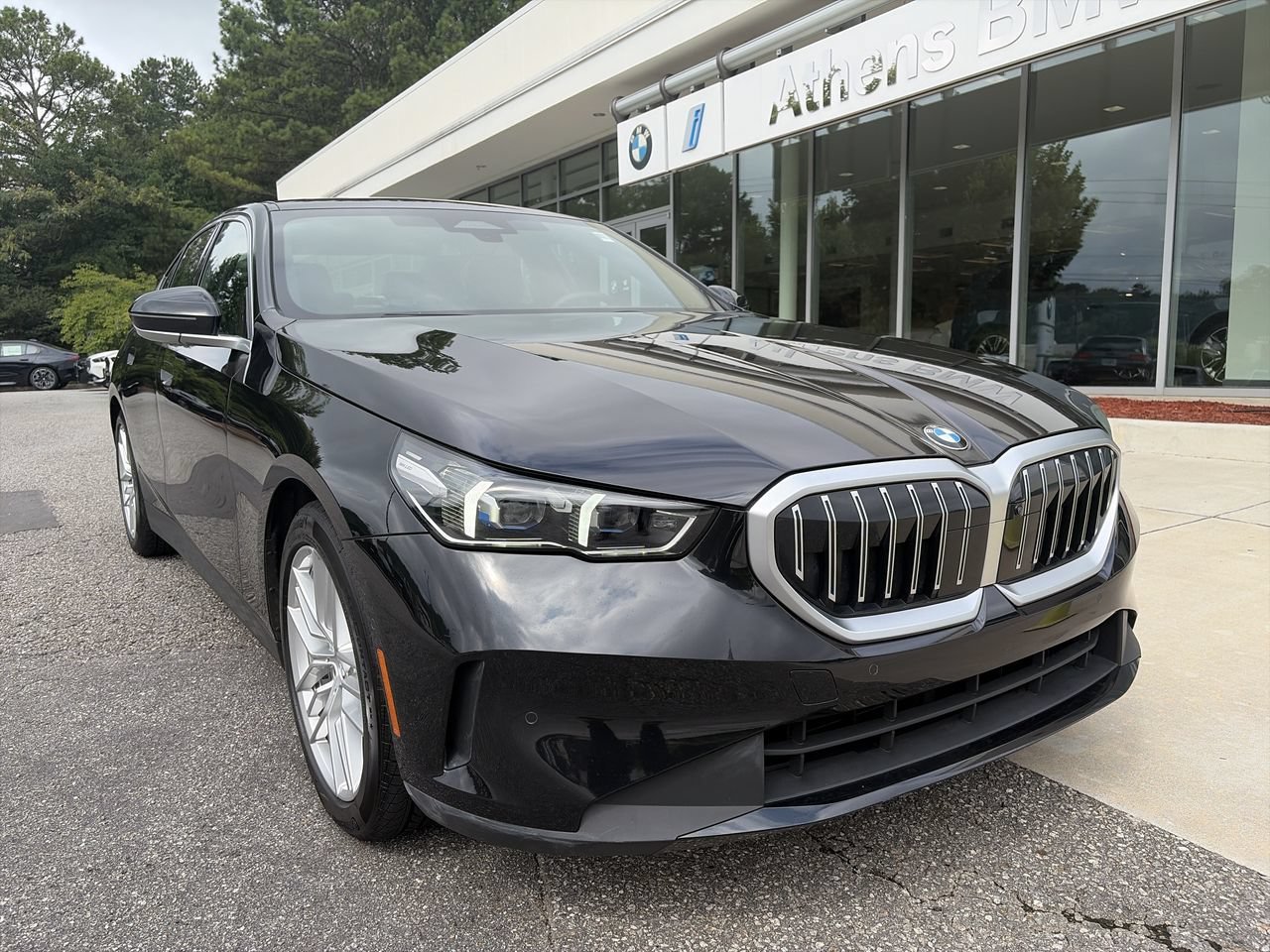 Used 2025 Black Sapphire Metallic BMW 530i image 1