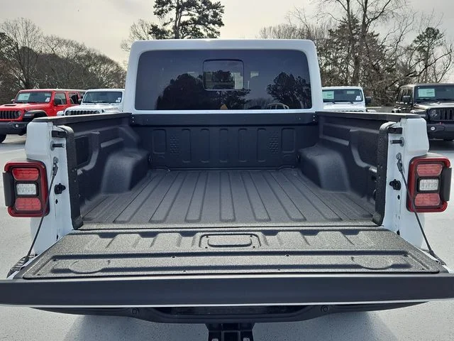 New 2026 Bright White Clear-Coat Exterior Paint Jeep Mojave X image 26