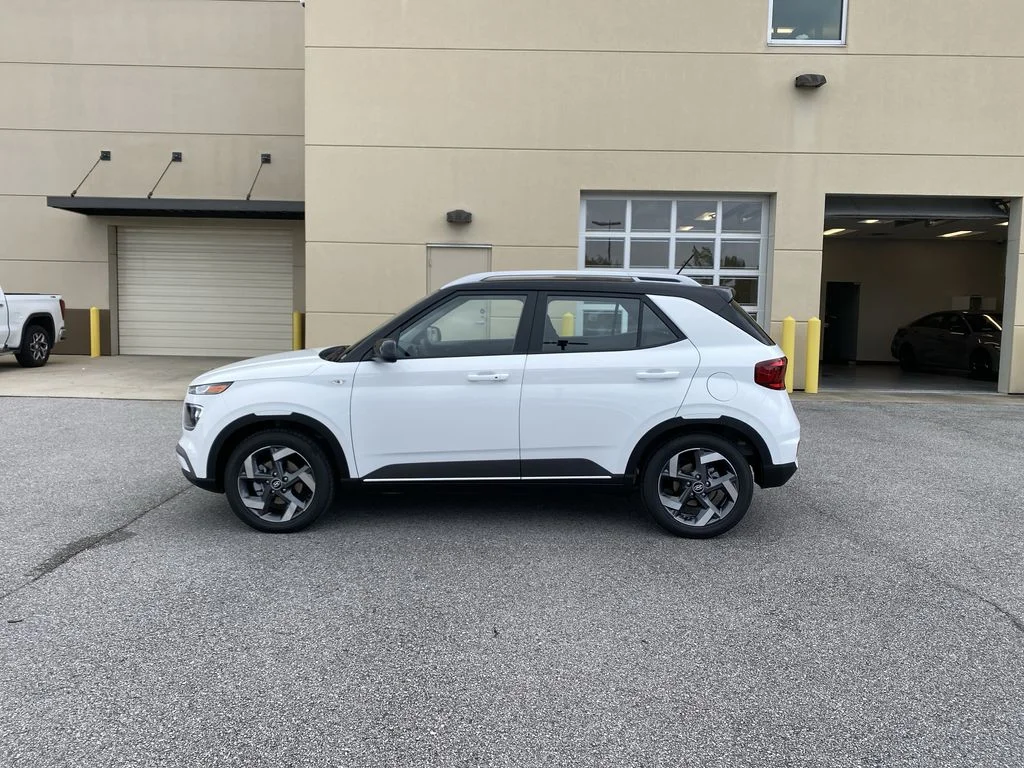 Used 2026 Lunar White w/Black Roof Hyundai SEL image 5