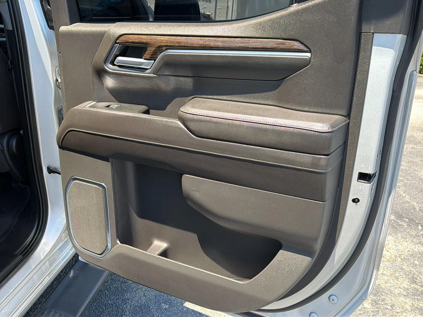 Used 2022 Quicksilver Metallic GMC Elevation image 15