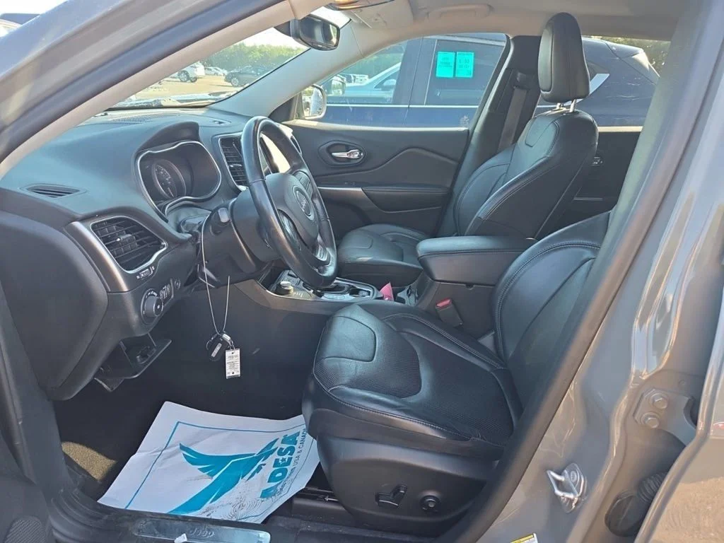Used 2019 Gray Jeep Limited image 15