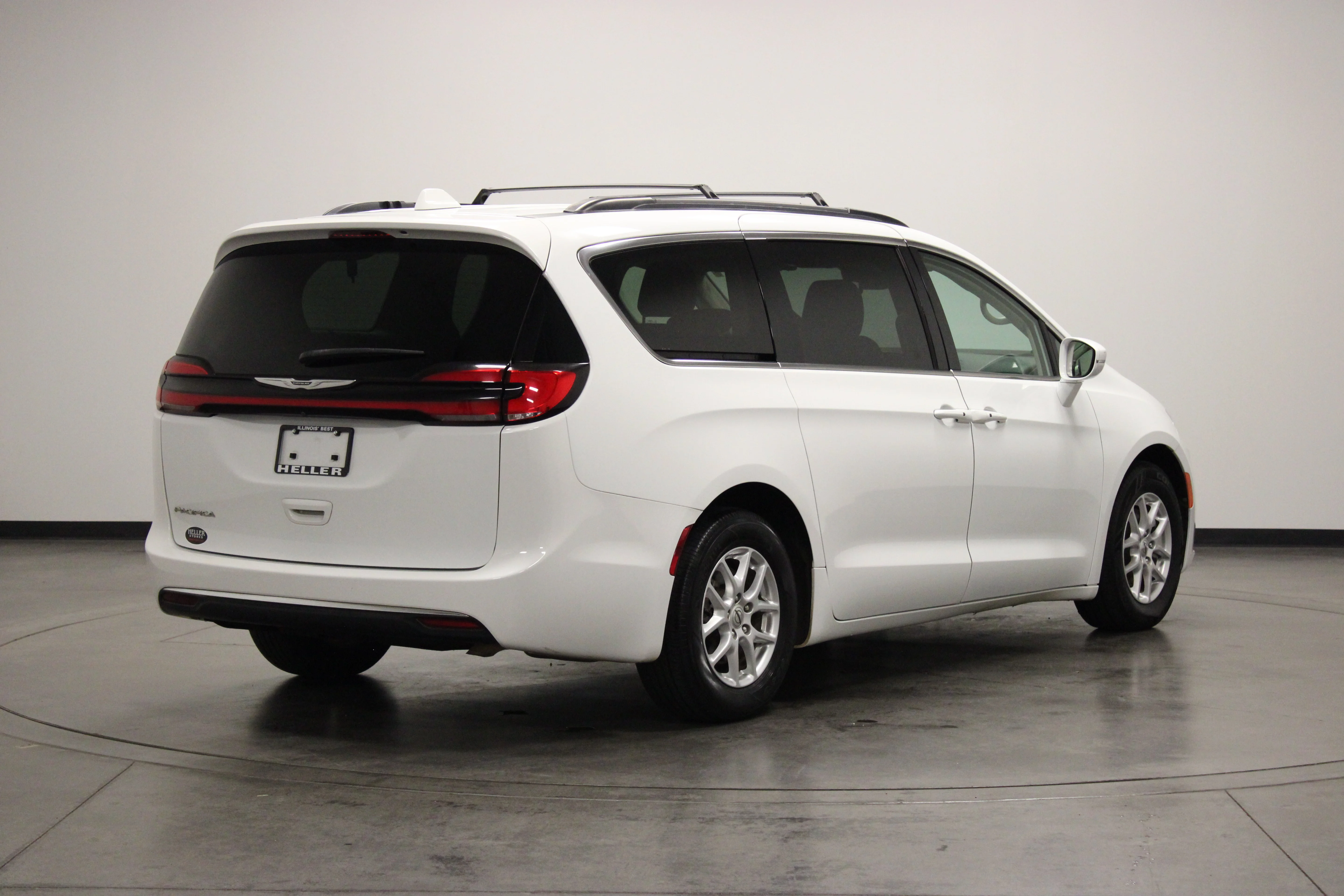 Used 2022 Bright White Clearcoat Chrysler Touring L image 8