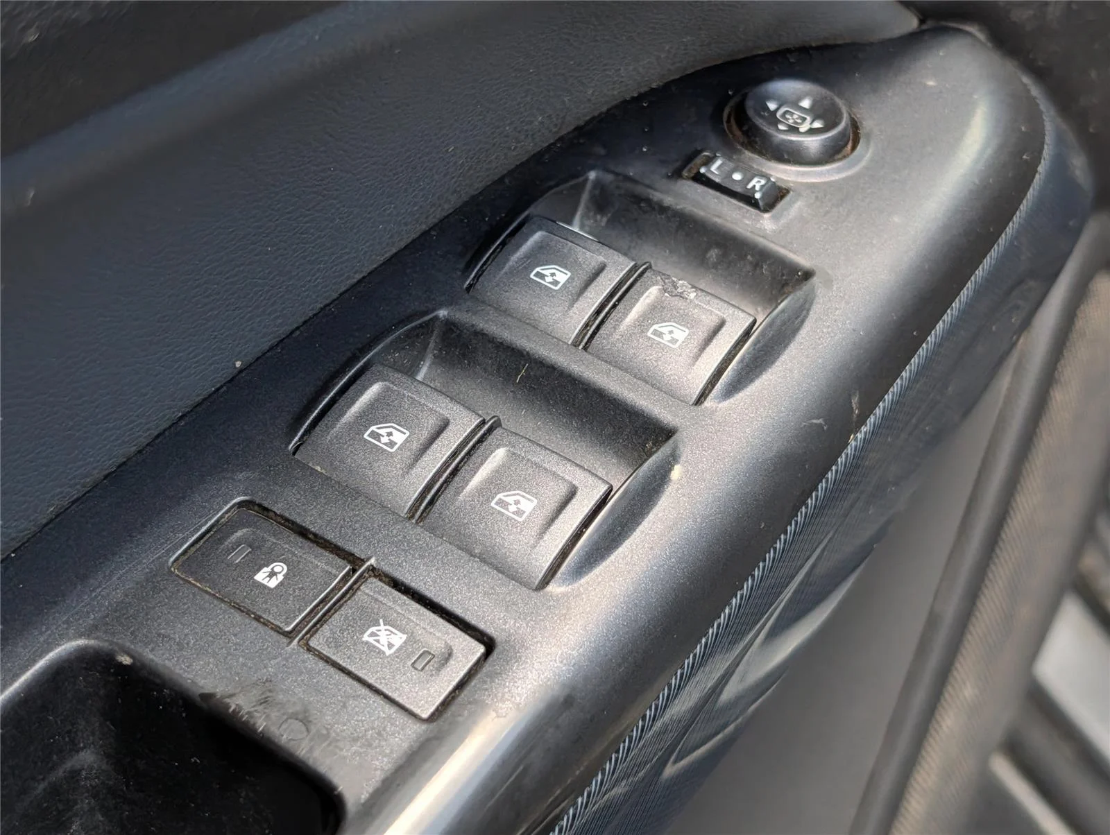 Used 2018 SATIN STEEL METALLIC Chevrolet 4WD Z71 image 15