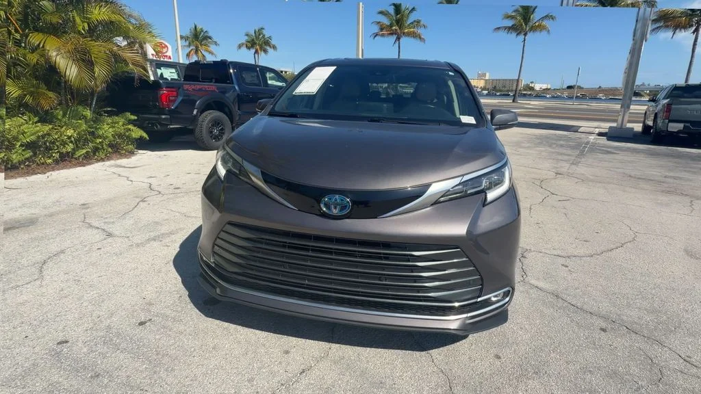 Used 2023 Gray Toyota Limited image 3