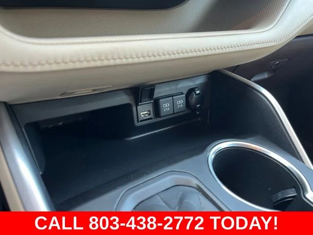 Used 2020 White Toyota XLE image 27
