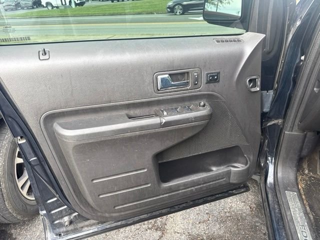 Used 2010  Ford Limited image 15