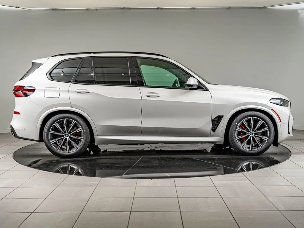 New 2026 White Metallic BMW xDrive50e image 4