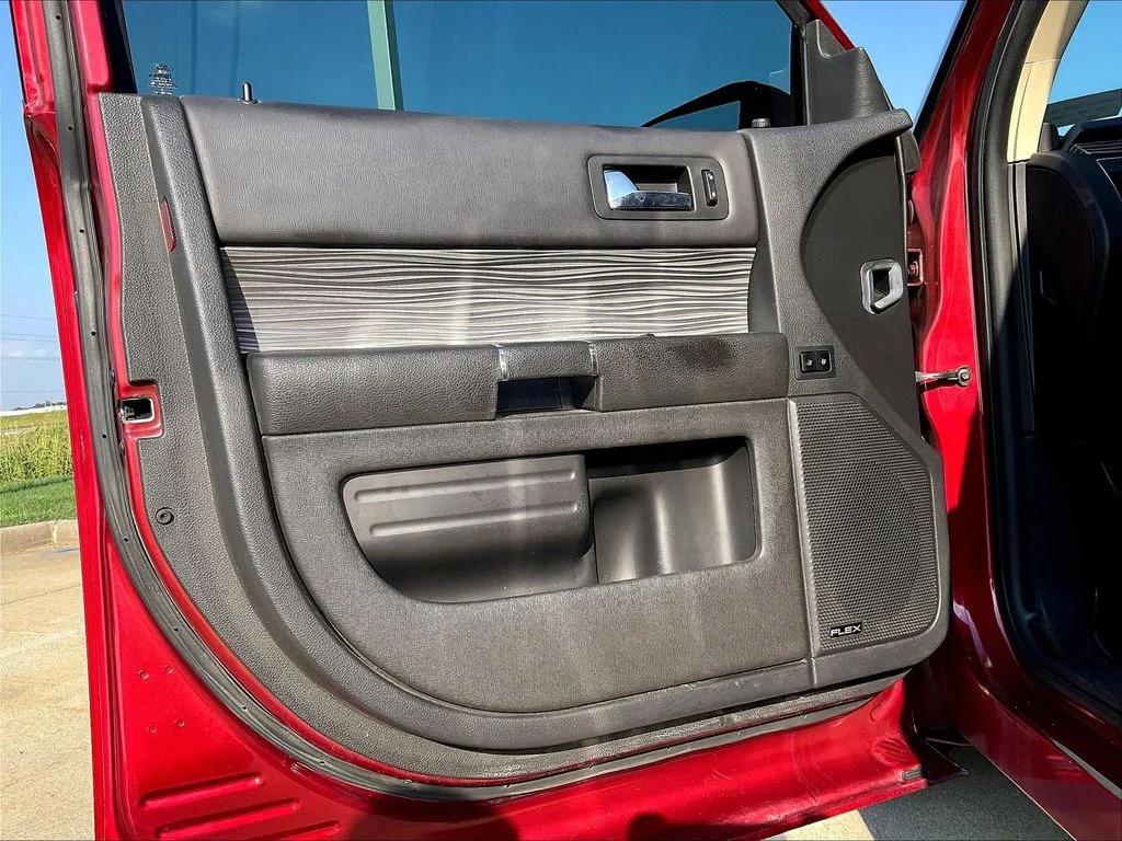 Used 2019 Red Ford SEL image 27