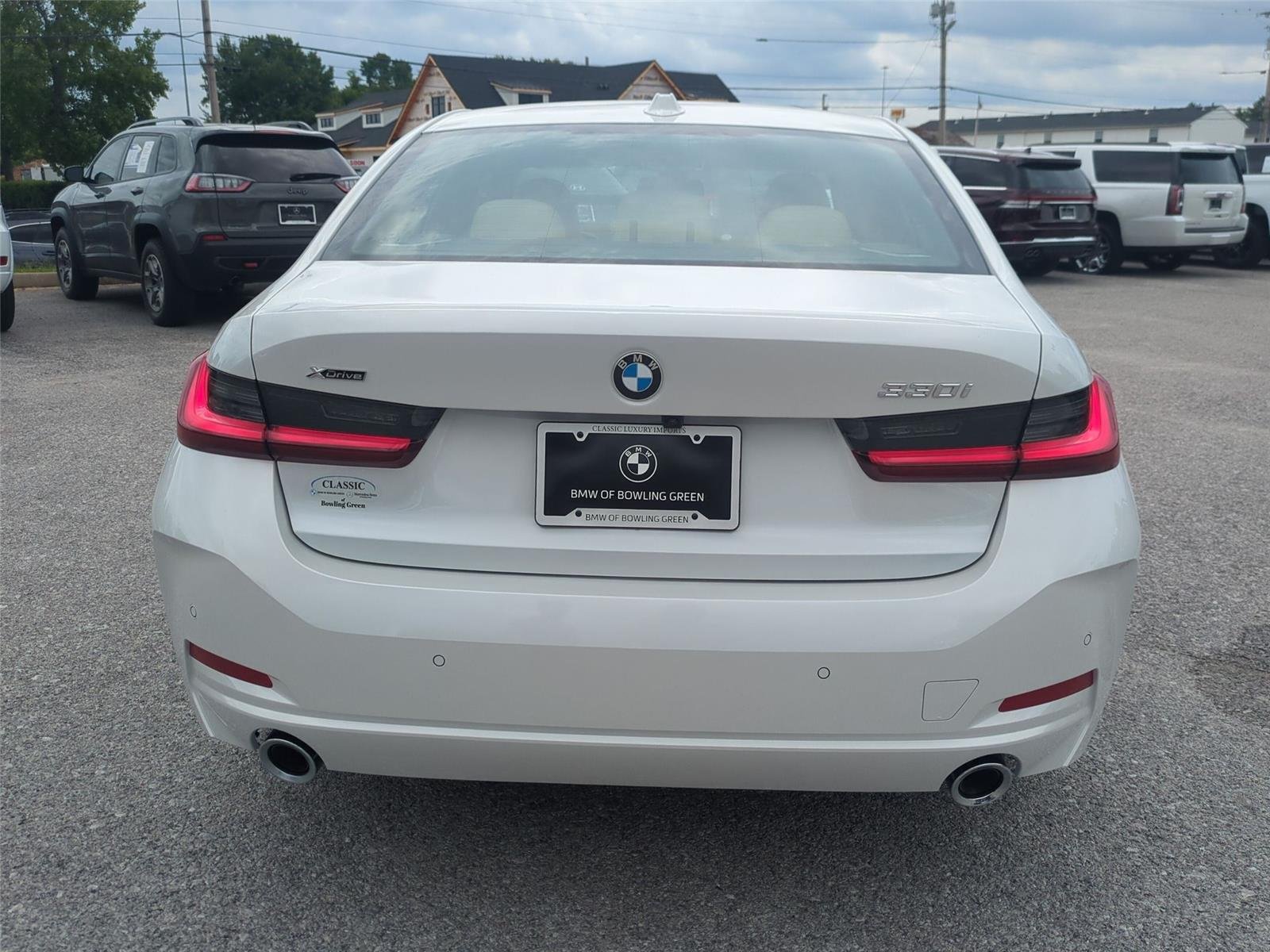 New 2026 Mineral White Metallic BMW 330i xDrive image 4
