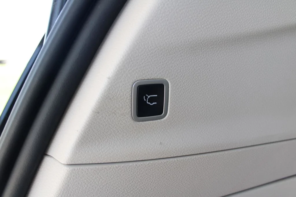 Used 2024 Black Chrysler Select image 36