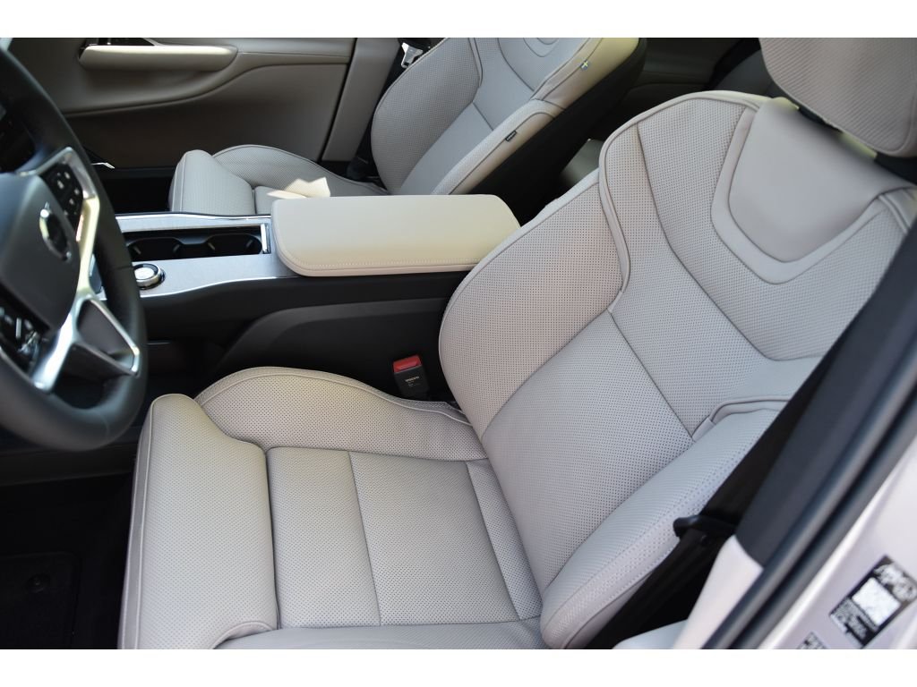 2026 Volvo EX90 Ultra - Photo 13