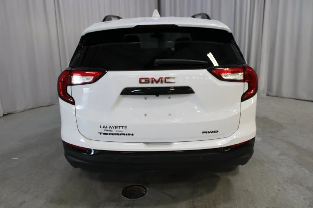 Used 2023 SUMMIT WHITE GMC SLE image 27
